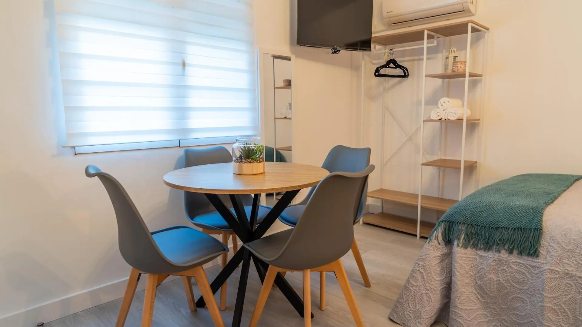 מונאצ'יל Estudio Nivalis El Rio 0*,  ספרד